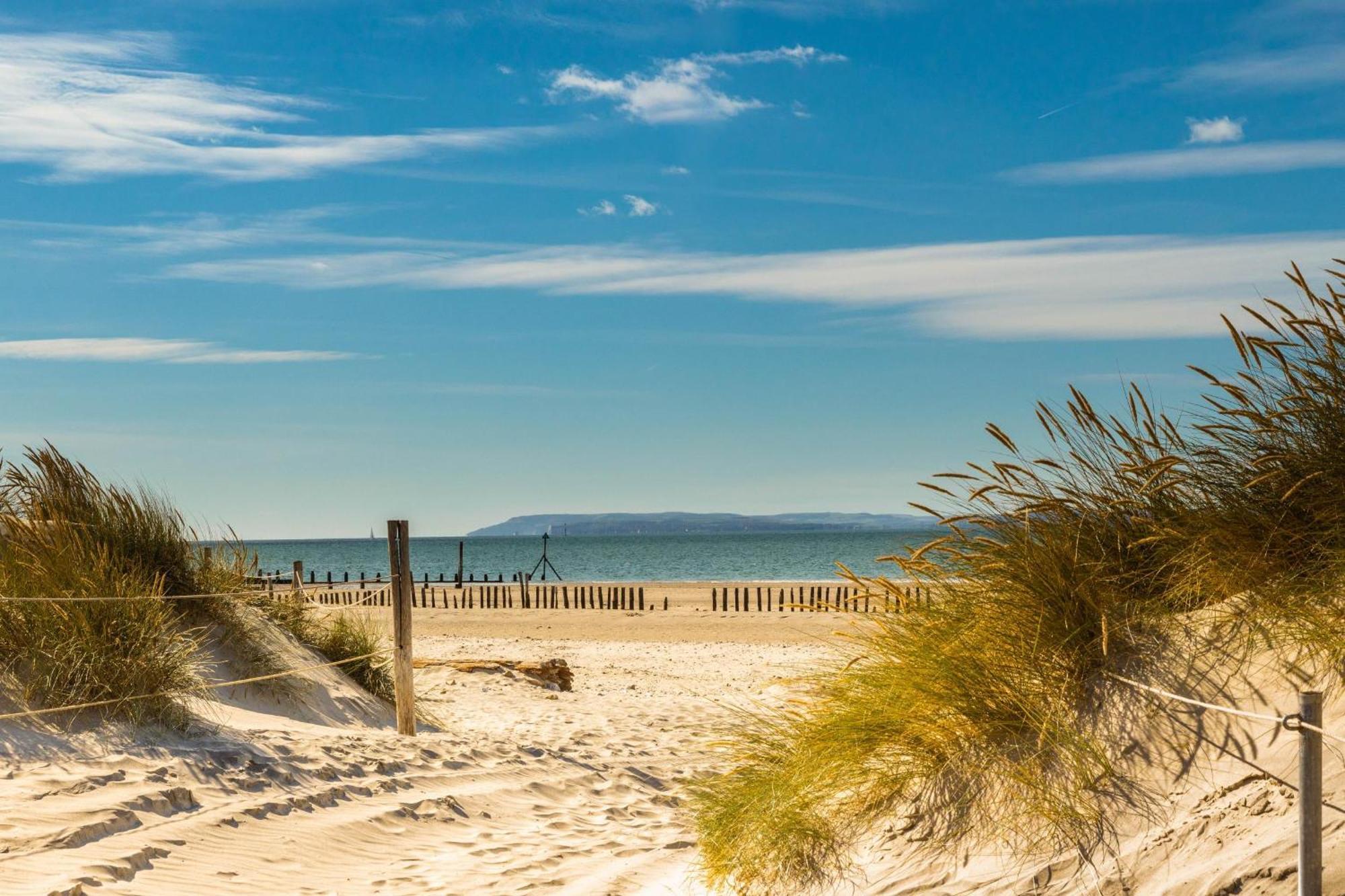Spacious Home For 8 In Witterings - Walk To Beach East Wittering Esterno foto