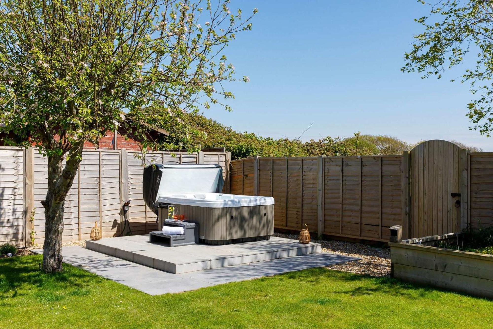 Spacious Home For 8 In Witterings - Walk To Beach East Wittering Esterno foto