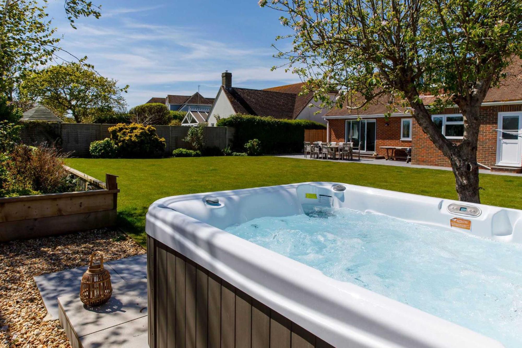 Spacious Home For 8 In Witterings - Walk To Beach East Wittering Esterno foto